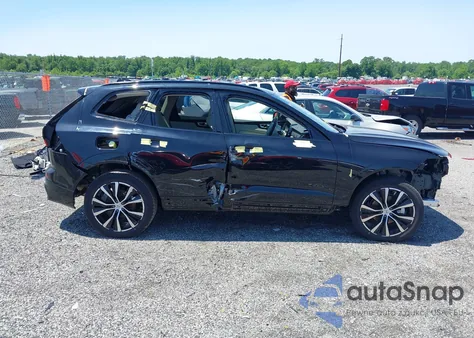 2025 Volvo Xc60 Plus z USA, uszkodzony, nr VIN YV4M12RC0S1149901